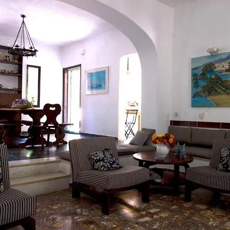 Spacious Close To An Amazing Sithonia Semesterbostad