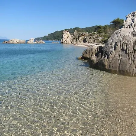 Spacious Close To An Amazing Sithonia Semesterbostad *