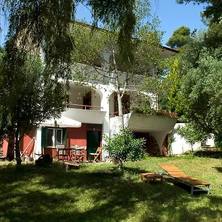 Spacious Close To An Amazing Sithonia *