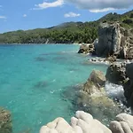 Spacious Close To An Amazing Sithonia Feriehus